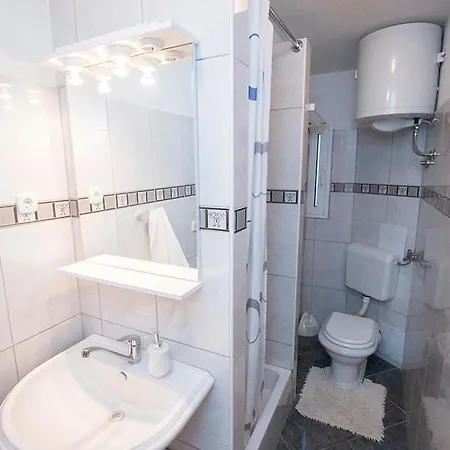 On The Ground Floor Apartman *